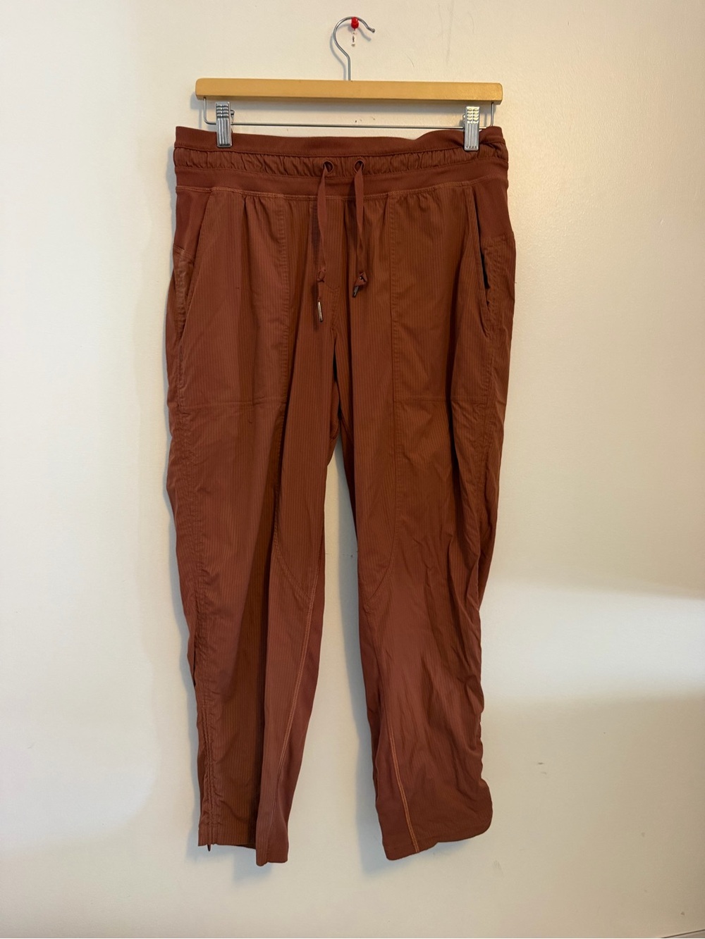 Lululemon Rust Terracotta Ribbed Pull-On Cinch Hem Athletic Pants Size 8